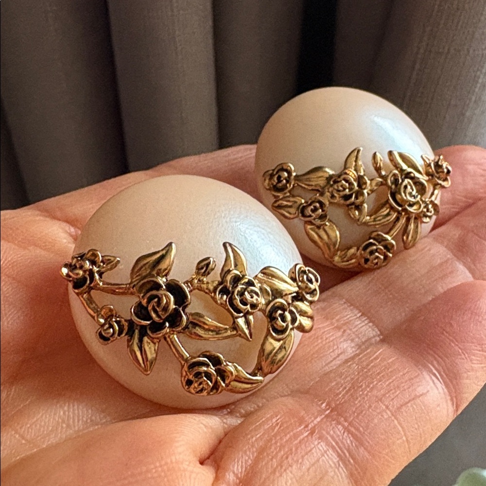 Vintage Avon 1992 Ivory Button Gold-Tone Floral Filigree Statement Stud Earrings